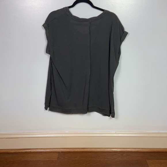 Scoop neck top with twisted band at neck - Picture 3 of 5